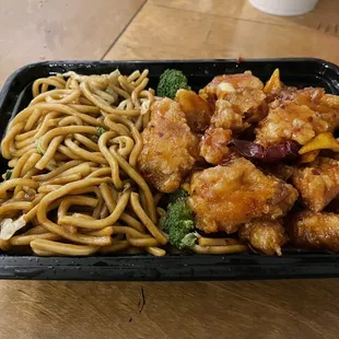 D18. Orange Chicken Combo Platter (substitute noodles)