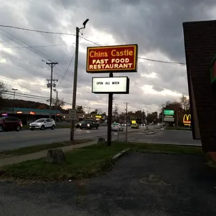 a sign for a chinese restaurant