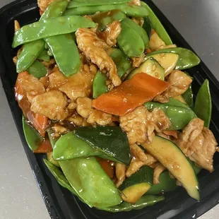 Chicken with snow peas