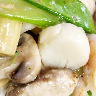 SEAFOOD DELIGHT, SHRIMP , LOBSTER, SCALLOPS &amp; CHINESE VEGETABLES