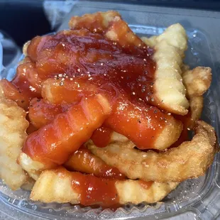 Very good Crinkle Fries.. ordered with Ketchup, salt &amp; pepper already on them :)