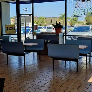 Seating area, moderate traffic.