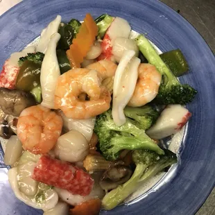Come feel the sea with our seafood delight