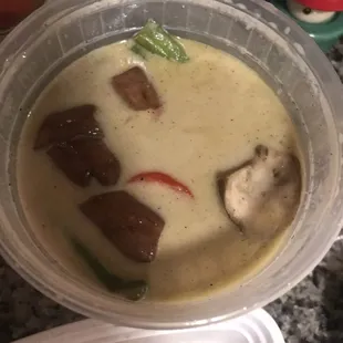 Kaeng Keiw Warn Green Curry* Not very spicy, mild - medium at best