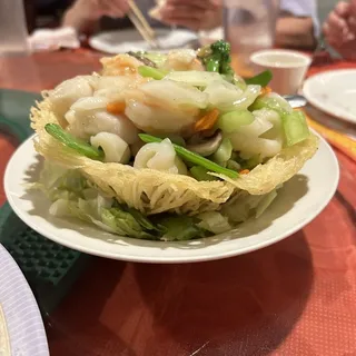 Seafood in Crispy Nest