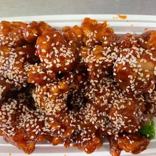 sesame chicken with sesame seeds