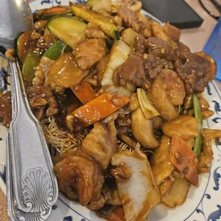 Three combo chow mein (Hong Kong Style). Meny states it comes with shrimp, beef, and chicken with two side crispy noodle. So good!