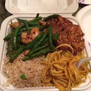 Looks good but rice and green beans r too hard and the food is bland