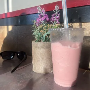 Smoothie, flower pot