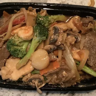 Happy Family, beef, bbq pork, chicken, shrimp and scallops with side of rice...all in one meal!