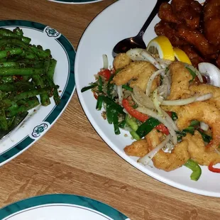 Dragon &amp; Phoenix (Kung Pau Chicken ans Salt / Pepper Shrimp), Green Beans.
