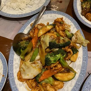 Chicken and vegetables and white rice
