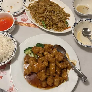 Shrimp lo mein and General Tso&apos;s chicken