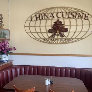 Lot&apos;s of Locals Dine Here. It&apos;s set up like an old coffee shop, with a counter and everything!