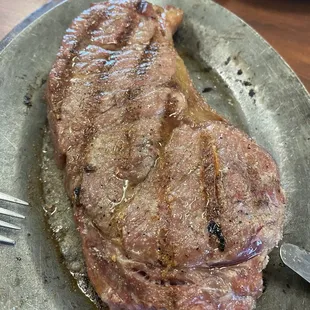 Steak on sizzling plate
