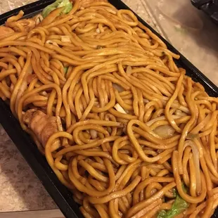 Chicken lo mein (quart- $8.50)