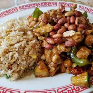 Lunch entree of kung pao chicken