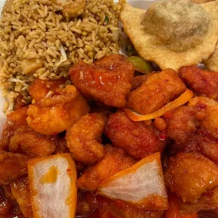 General Tso 's Chicken, Shrimp Fried Rice, and Cho Cho (Lunch Special)