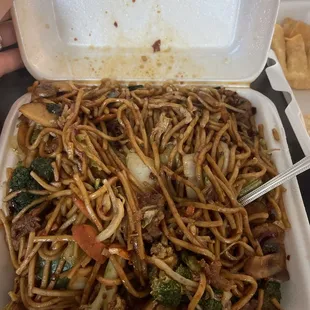 Beef low mein