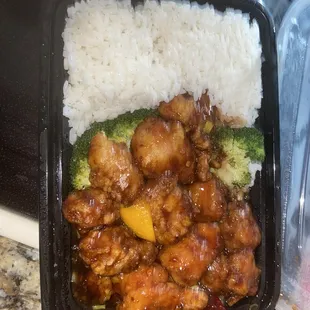 Delicious Orange Chicken served with Broccoli &amp; White Rice. Fresh Spicy &amp; Good!