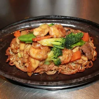 C08. Sizzling Pan Fried Noodle Plate