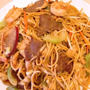 a plate of noodles with meat and vegetables