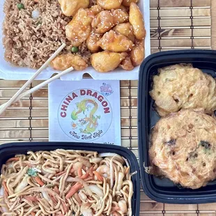 (･‿･) /ﾟLate lunch it is on this gloomy Friday afternoon. Honey Chicken, Shrimp Lo Mein and Shrimp Egg Foo Young @ #ChinaDragon