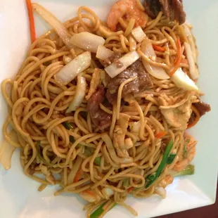 Combination lo mein