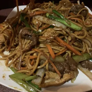 M6. Combination Lo Mein
