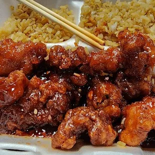 General tso lunch special, comes with crab Rangoon!