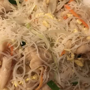 I was so happy to find a Chinese restaurant that delivers in the Northland. Fast delivery, great food, large portions. Chicken Chow Mei Fun