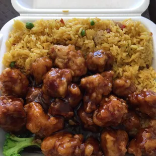 General tso&apos;s lunch with fried rice