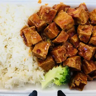 General Tso&apos;s Tofu Lunch