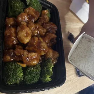 Orange Chicken w/white rice.