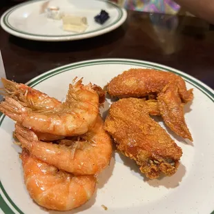 Wings and salt &amp; pepper shrimp were fresh! And very good!