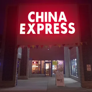 he entrance to a chinese restaurant