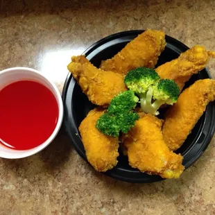 a plate of fried chicken and broccoli