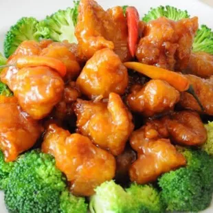 a plate of chicken and broccoli