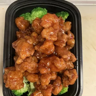 G General Tso&apos;s Chicken