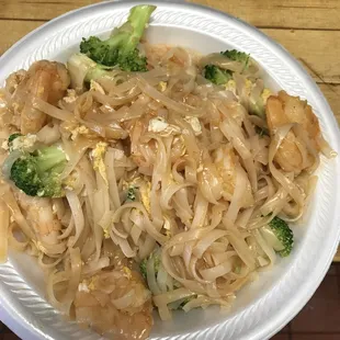 shrimp pad thai add broccoli yummy