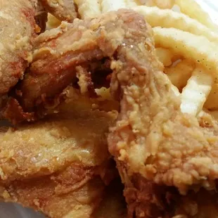 3 piece wings n fries