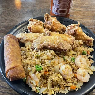 Shrimp fried rice with chicken wings, always good and excellent service