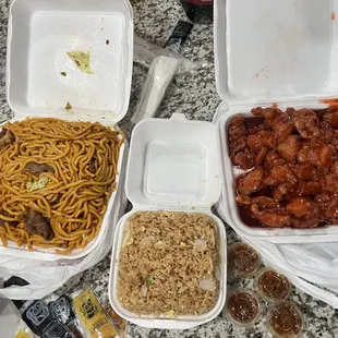 Combination lo mein, fried rice, general Tso chicken, and hot &amp; sour soup