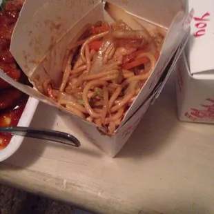 Chicken lo mein