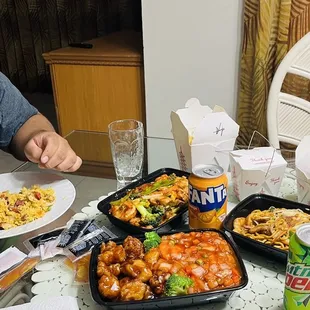 Crunchy Fried Pork Wonton (10) Shrimp &amp; Chicken with Szechuan Sauce General Tso's Chicken House Special Lo Mein House Special Fried Rice