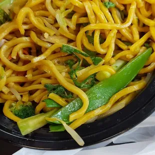Vegetable lo mein
