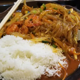 Spicy seafood noodles