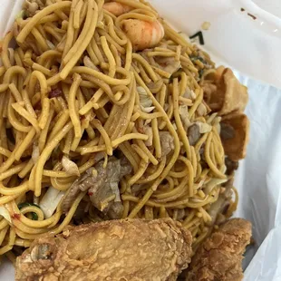 Spicy Combo Lo-Mein with a side of fried chicken