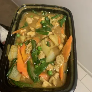 28. Curry Chicken, came with rice and a crab Rangoon. Very good!