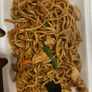 small chicken lo mein (literally so good)
